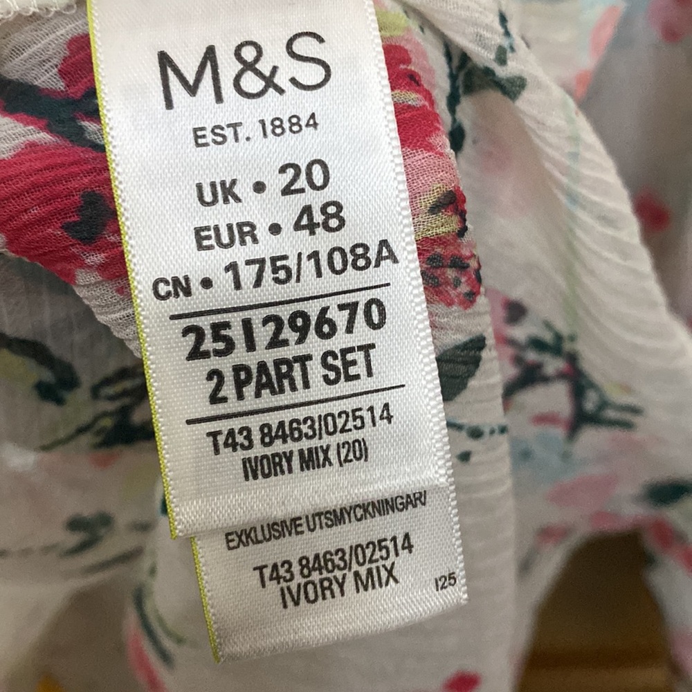 Marks and Spencer’s blouse - Picture 4 of 5